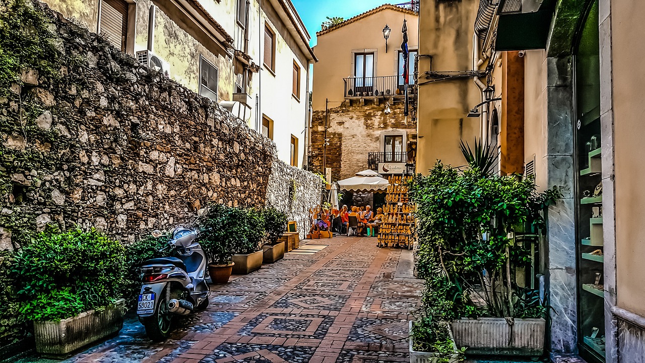 Panorama della perla nascosta del Lazio, con colline verdeggianti e antichi borghi.
