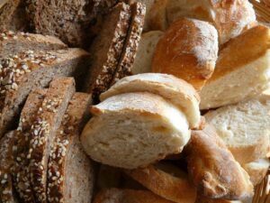 Come conservare il pane in frigorifero: il trucco è sorprendente