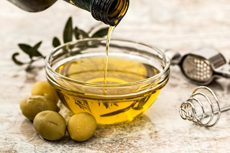 I 5 segnali che indicano che il tuo olio d'oliva è di bassa qualità: ecco cosa controllare