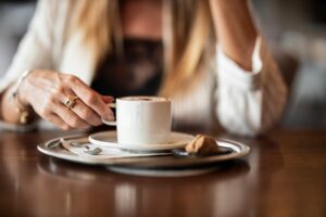 Bere caffè a stomaco vuoto: attenzione a questo effetto