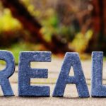 Grafico che illustra i 5 errori da evitare negli investimenti immobiliari per massimizzare i profitti.