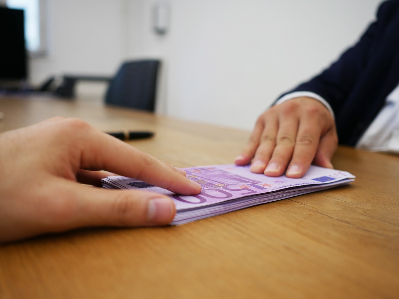 Tabella con le nuove soglie ISEE 2025 per accedere ai bonus