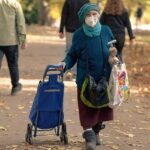 Grafica informativa sulla pensione a 64 anni per lavoratori giovanissimi.