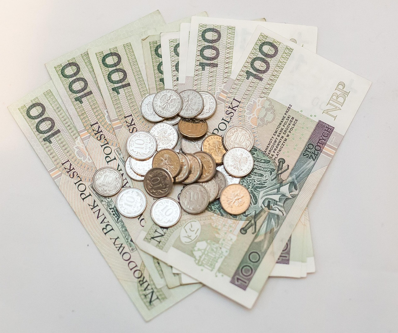 Tabella con gli importi delle pensioni 2026 suddivisi per fascia di reddito.