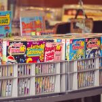 Collezione di vecchi fumetti di Topolino, tra cui un numero raro potenzialmente valutato 3.000 euro.