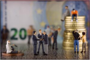 Tabella dettagliata sull'aumento delle pensioni 2026 con importi e percentuali.