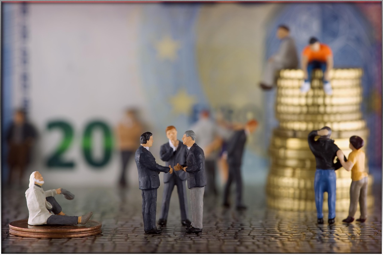 Tabella dettagliata sull'aumento delle pensioni 2026 con importi e percentuali.